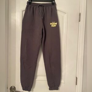 Gray and yellow white fox jogger
